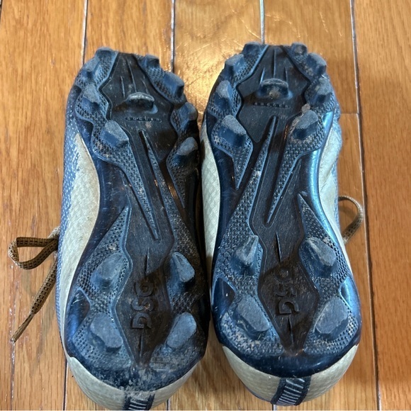 DSG Dicks Sporting Goods LaceUp Soccer Cleats Shoes Gold Black Size 12 Youth 12K - Picture 7 of 8